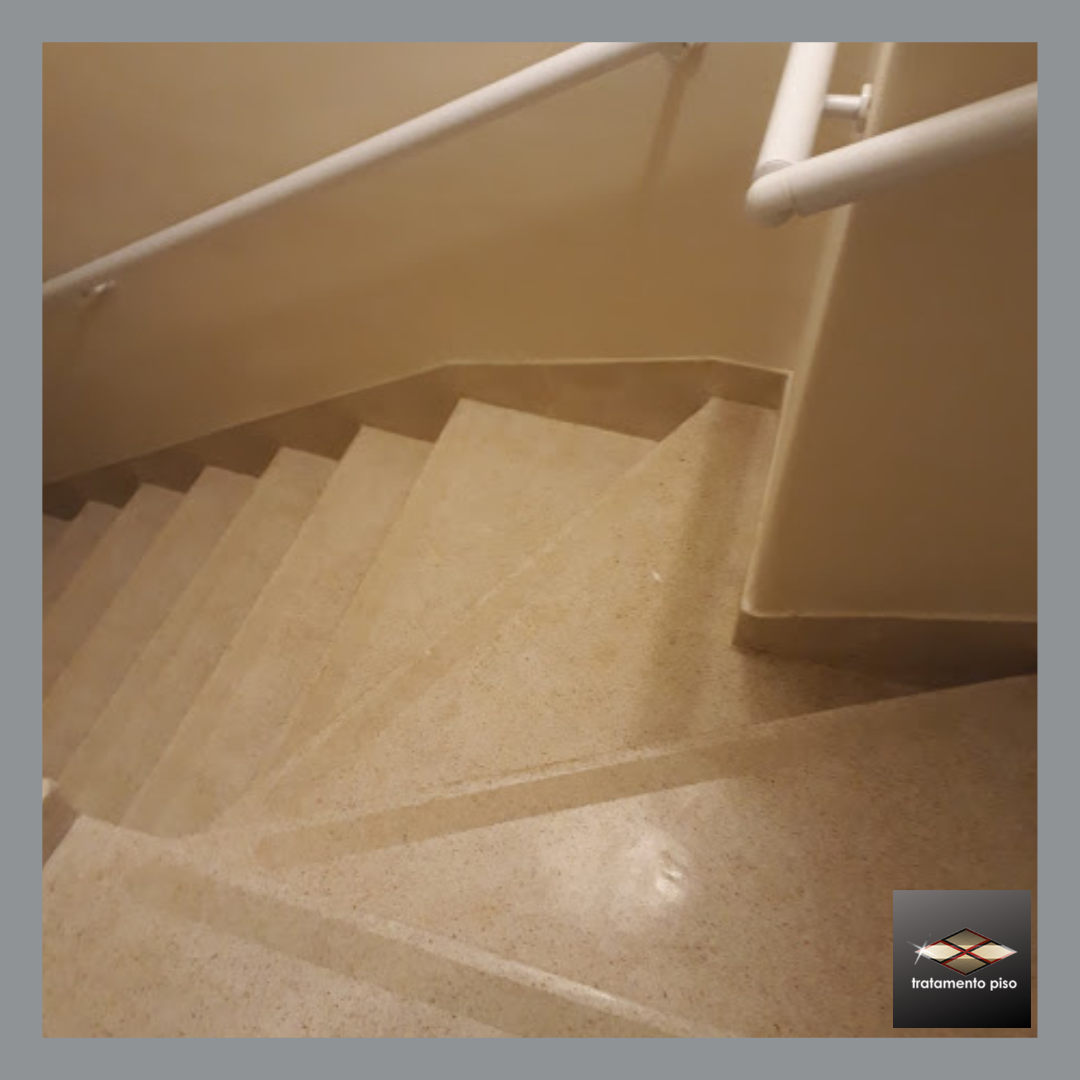 Polimento de escadas em condomínio