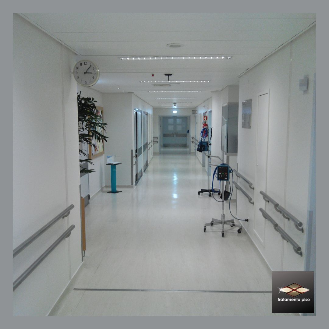 Limpeza e Polimento de Piso de Granilite Hospitalar